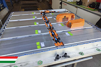 Sealing of battery packs on electric cars