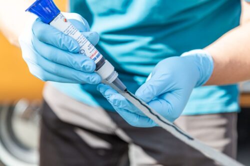 VA 250 Black Cyanoacrylate Adhesive - Image 2
