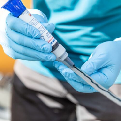 VA 250 Black Cyanoacrylate Adhesive - Image 2