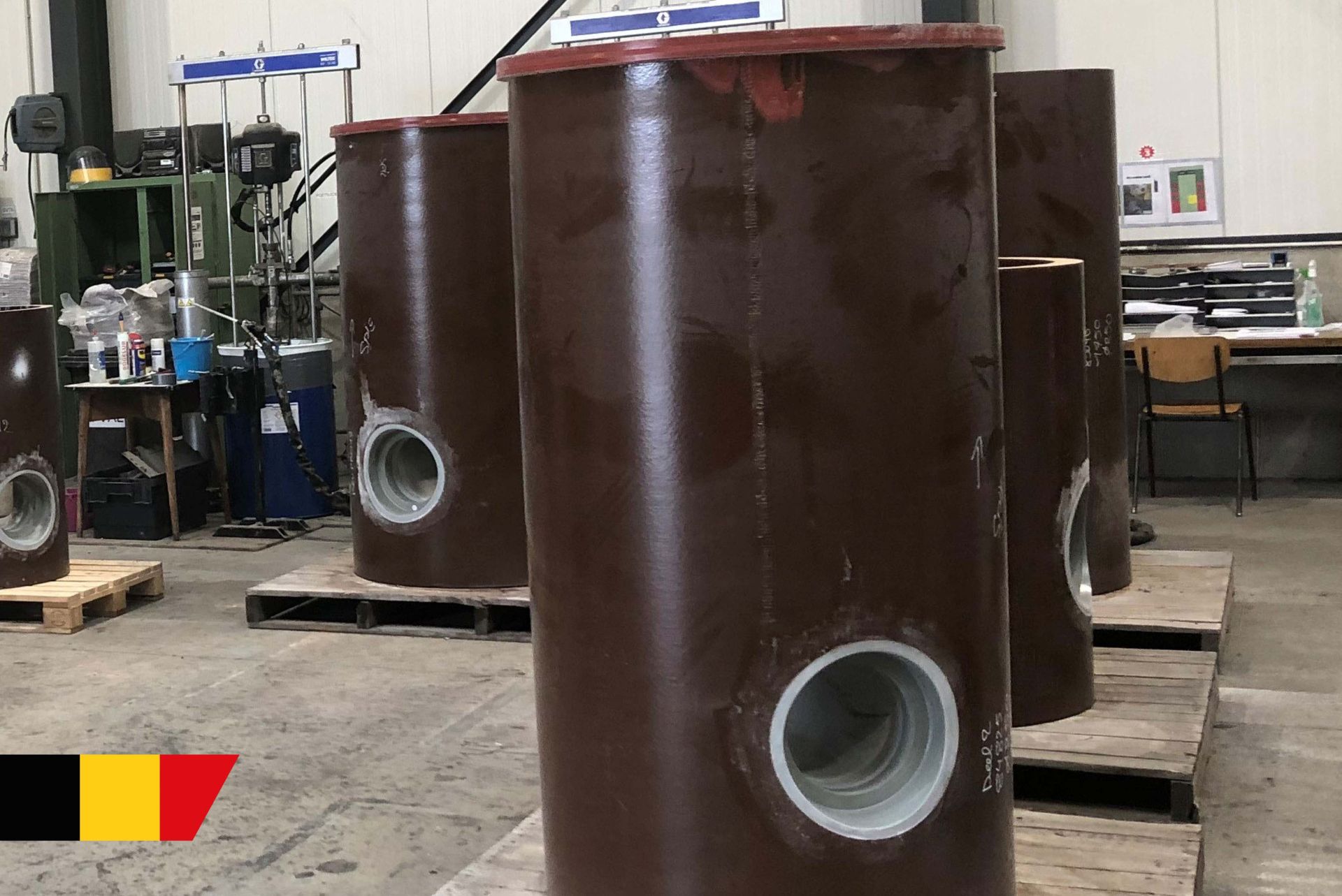 Mounting stoneware sewers with plastic pipes